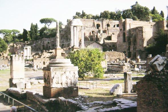 Римский форум – центр туристической жизни
