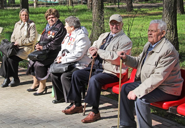 Узники лагерей и артиллеристы